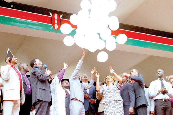 1 - President-Uhuru-Kenyatta-his-deputy-William-Ruto-Nairobi-governor-Evans-Kidero-and-other-presidential-candidate